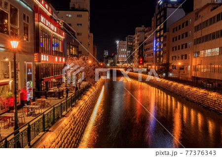 名古屋 納屋橋から堀川の伝馬橋方向の夜景 名古屋 納屋橋から堀川の伝馬橋方向の夜景 77376343