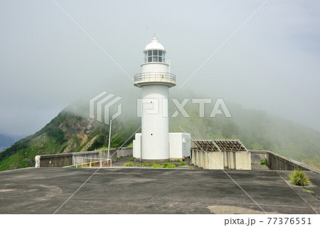 奄美大島　西古見　霧のかかる曽津高埼灯台 77376551