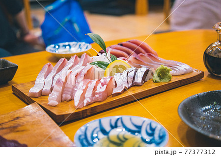 屋久島の飲食店で食べたキラキラとした地魚 77377312
