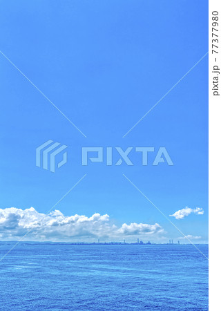 青空と海の背景素材 東京湾 青空と海の背景素材 東京湾 77377980