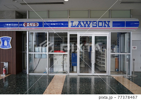3回目の緊急事態宣言で休業中のコンビニエンスストア（ローソン） 77378467