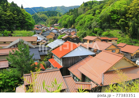 【島根県】大森銀山の石州瓦の町並み(石見銀山) 【島根県】大森銀山の石州瓦の町並み(石見銀山) 77383351