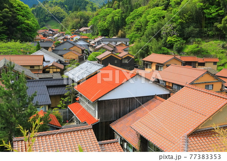 【島根県】大森銀山の石州瓦の町並み(石見銀山) 【島根県】大森銀山の石州瓦の町並み(石見銀山) 77383353