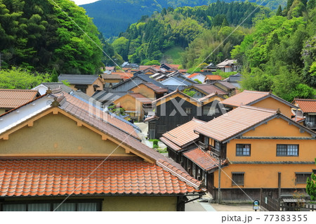 【島根県】大森銀山の石州瓦の町並み（石見銀山） 77383355