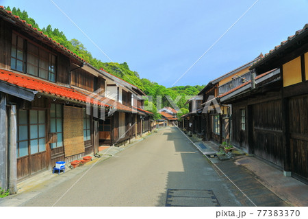 【島根県】大森銀山の石州瓦の町並み(石見銀山) 【島根県】大森銀山の石州瓦の町並み(石見銀山) 77383370