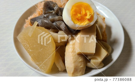 赤飯とタケノコの田舎料理 77386088