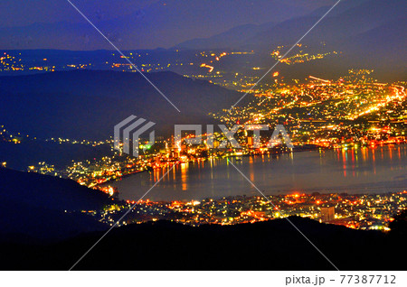 諏訪湖夜景　富士山　（高ボッチ山より撮影） 77387712