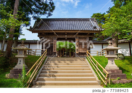 世界遺産平泉の夏　関山中尊寺　本坊表門 77389425