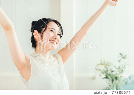 回復・スッキリ・解決した女性 回復・スッキリ・解決した女性 77389674