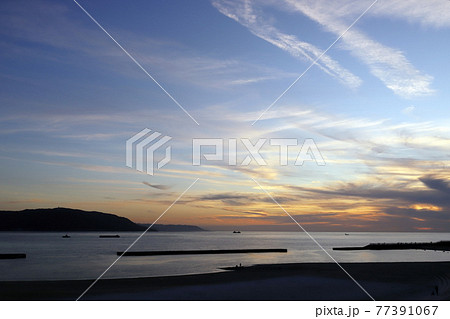 大蔵海岸公園の夕暮れ(兵庫県 明石市) 大蔵海岸公園の夕暮れ(兵庫県 明石市) 77391067