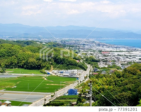 禅師峰寺の参道からの高知県南国市の夏の風景【6月】 77391201