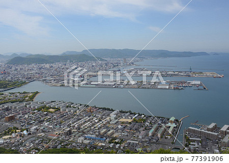 香川県高松市 屋島山頂から見た高松市内 サンポート方面 香川県高松市 屋島山頂から見た高松市内 サンポート方面 77391906
