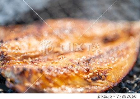 アジの干物　七輪で炭火焼き 77392066