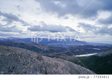 フィッツロイからの風景 77393811