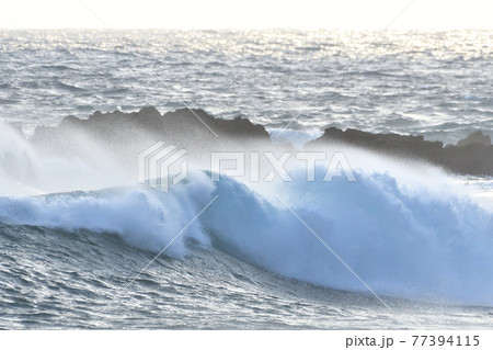 五島灘、角力灘、大角力の海辺、波 五島灘、角力灘、大角力の海辺、波 77394115