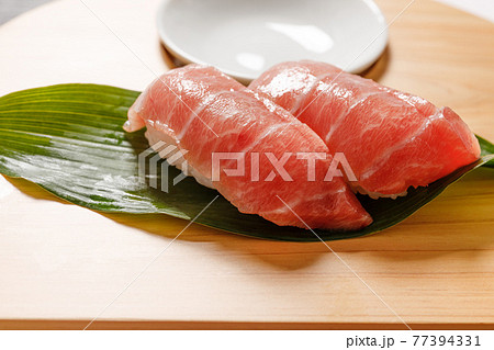 和食： マグロのにぎり寿し ”デリバリー・出前・自宅での祝い事・法事” 77394331