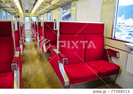 東武鉄道6050系の車内の写真素材 [77398513] - PIXTA