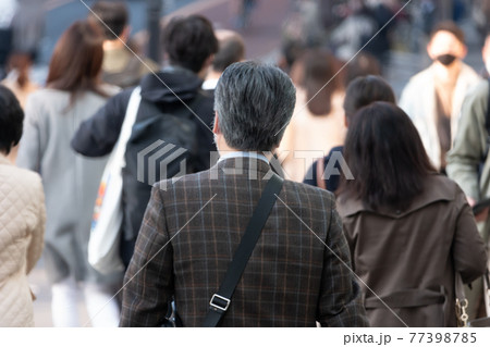 通勤する人々 東京 通勤する人々 東京 77398785