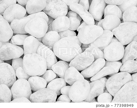白玉砂利・背景素材 77398949