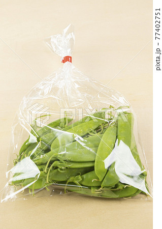 新鮮なサヤエンドウ 新鮮なサヤエンドウ 77402751