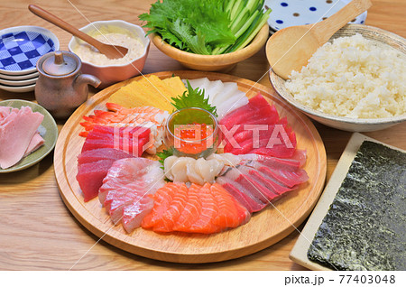 手巻き寿司、手巻すし、夕食、手巻き鮨、手作り、団欒。 77403048