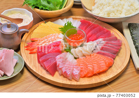 手巻き寿司、手巻すし、夕食、手巻き鮨、手作り、団欒。 手巻き寿司、手巻すし、夕食、手巻き鮨、手作り、団欒。 77403052