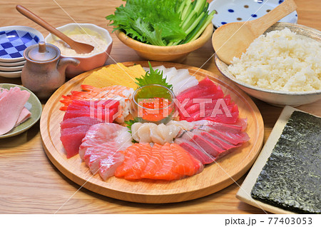 手巻き寿司、手巻すし、夕食、手巻き鮨、手作り、団欒。 手巻き寿司、手巻すし、夕食、手巻き鮨、手作り、団欒。 77403053