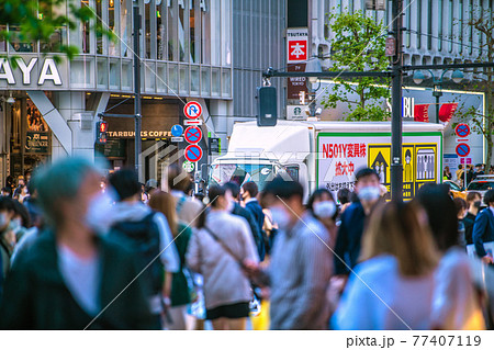 日本の東京都市景観 GWの渋谷。「宣伝カー」で呼びかけ。12日の宣言解除など最初から不可能…=2日 日本の東京都市景観 GWの渋谷。「宣伝カー」で呼びかけ。12日の宣言解除など最初から不可能…=2日 77407119