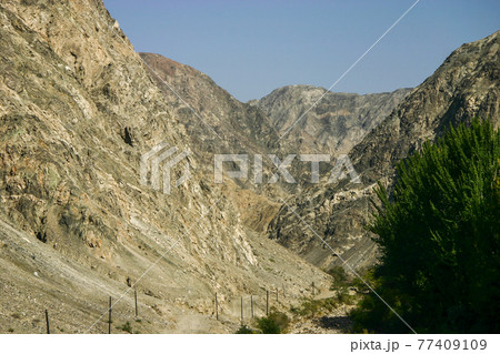 鉄門関から見た険峻な峡谷 鉄門関から見た険峻な峡谷 77409109