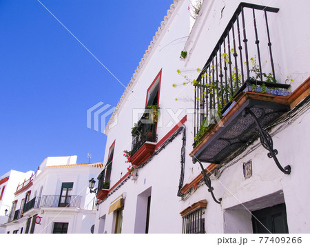 カルモナの白い町並み 77409266