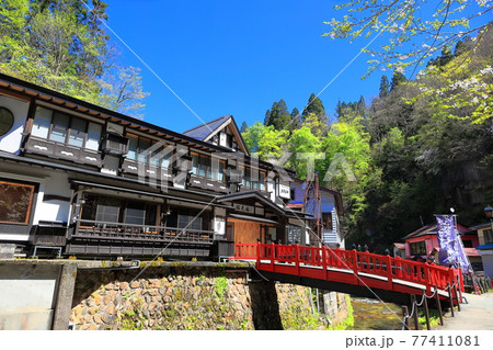 新緑の大正ロマン 銀山温泉街 新緑の大正ロマン 銀山温泉街 77411081