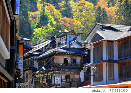 新緑の大正ロマン 銀山温泉街 新緑の大正ロマン 銀山温泉街 77411109