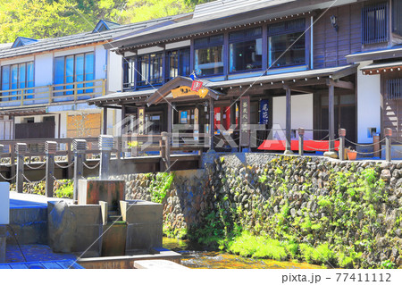 新緑の大正ロマン　銀山温泉街 77411112