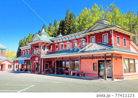 新緑の大正ロマン 銀山温泉街 新緑の大正ロマン 銀山温泉街 77411123