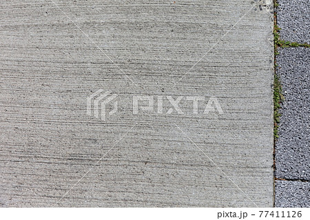 歩道切り下げ部のコンクリート刷毛引き仕上 77411126