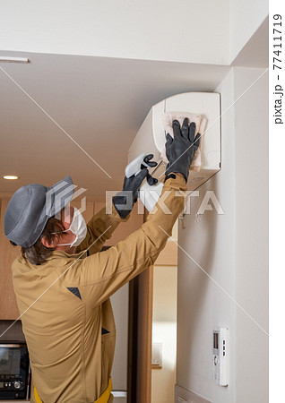 専門業者によるエアコンクリーニング 77411719