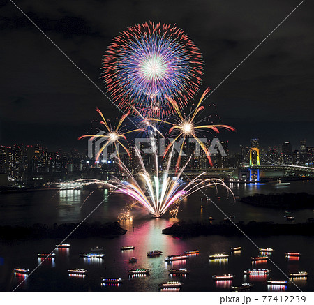 夏イメージ 花火大会の写真素材