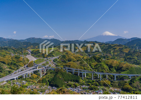 (静岡県)新東名高速道路新清水JCTと富士山 (静岡県)新東名高速道路新清水JCTと富士山 77412811