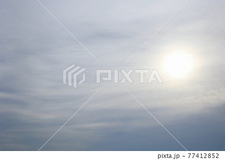 薄曇の空 77412852