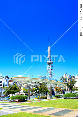 名古屋市、テレビ塔とオアシス21の風景 77415288