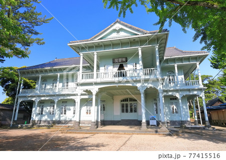 【島根県】晴天下の松江城山公園の興雲閣 77415516
