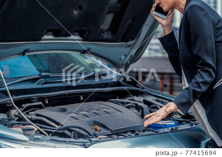 Woman whose car breakdown call for repair service. 77415694