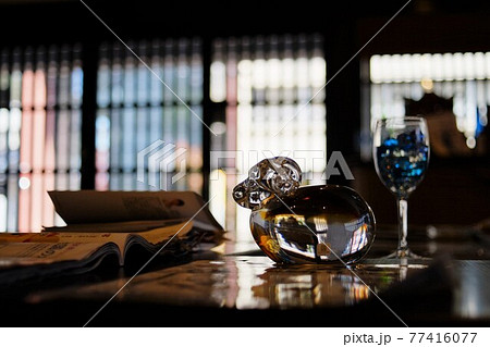 ガラスの置物 77416077