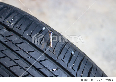 Screw in tyre stuck inside it, concept checked and removing 77419403