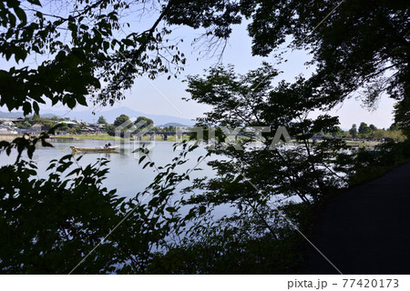 嵯峨野嵐山 渡月橋と大堰川(桂川) 嵯峨野嵐山 渡月橋と大堰川(桂川) 77420173