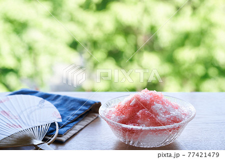 イチゴ味のかき氷 イチゴ味のかき氷 77421479