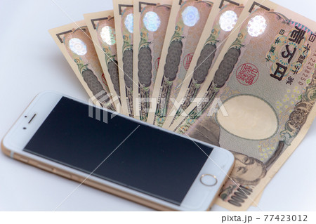 スマホと一万円札 スマホと一万円札 77423012