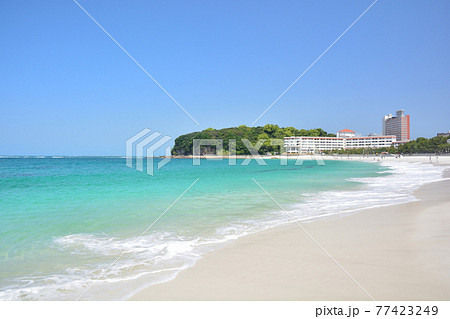 白良浜とエメラルドグリーンの海 77423249