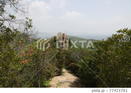 日本の岡山県笠岡市の白石島の美しい風景 77423761