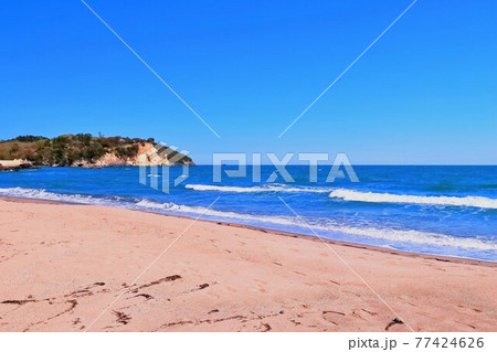 大空と青い海 77424626